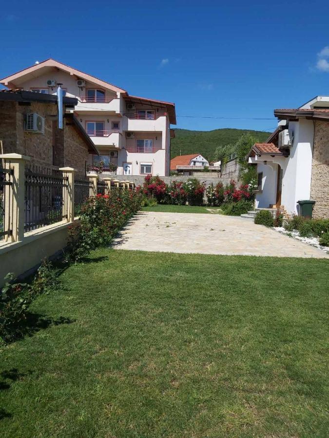 Apartments And Villas Janev Dojran Bagian luar foto